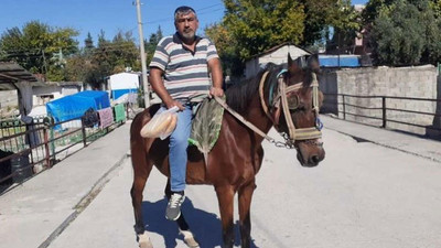 Akaryakıta zam geldi, arabayı satıp at aldı