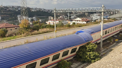 Gebze'de tren raydan çıktı