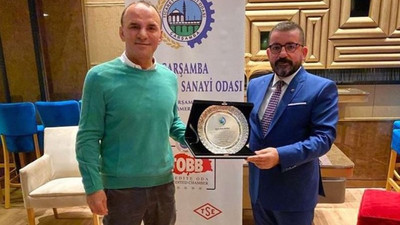 AKP kurucusu, müebbet hapis alan firari isimle görüşüp plaket verdi: Başarılarının devamını dilerim