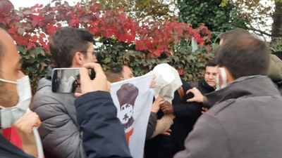 ABD askeri gemisi personelinin başına çuval geçiren 17 kişi serbest bırakıldı