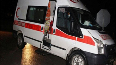 Ambulans görevlileri, 82 yaşındaki yatalak kadını bahçede ‘betona bırakıp gitti’