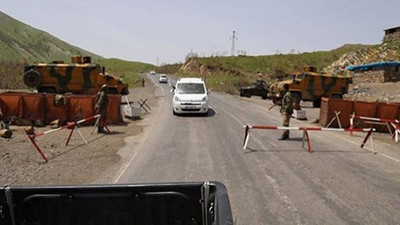 Askeri kontrol noktasında aracı durdurulan genç gözaltına alındı