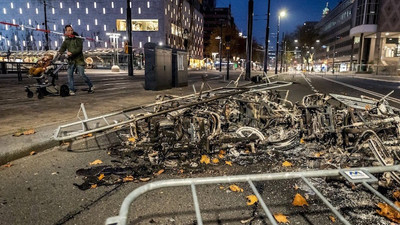 Hollanda: Covid önlemleri protestosunda polis ateş açtı, yedi yaralı, onlarca gözaltı