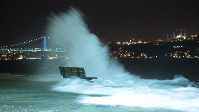 Meteoroloji ve AKOM'dan İstanbul'da kuvvetli lodos uyarısı