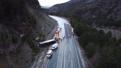 Erzincan'da yolcu otobüsü devrildi: 22 yaralı