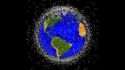 NASA, uzay enkazı tehlikesi sebebiyle uzay yürüyüşünü erteledi