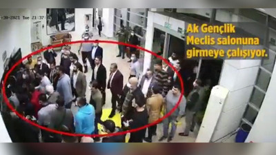 CHP'li Belediye Meclisi'ni basmak isteyen AKP'lilere kapıyı polis açtı