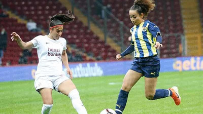 Galatasaray ve Fenerbahçe kadın futbol takımları kadına yönelik şiddete karşı sahaya çıktı