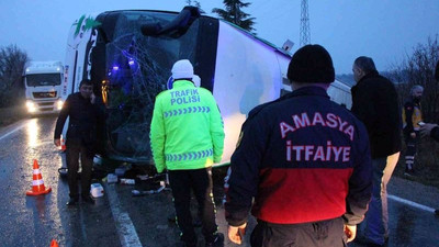 Amasya'da yolcu otobüsü devrildi: Ölü ve yaralılar var