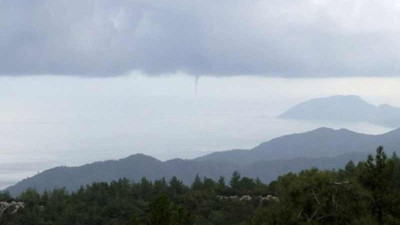 Antalya Kemer'de denizde hortum çıktı