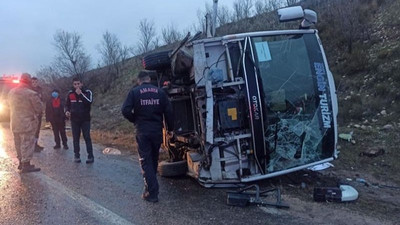 Amasya’da tur midibüsü devrildi: 27 yaralı