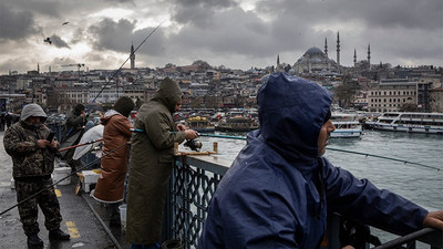 New York Times: Türkiye'de aileler geçinmek için büyükannelerin altınlarını bozduruyor