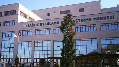 Beklemek istemeyen hasta yakını doktorlara saldırdı