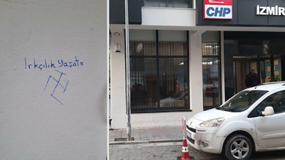 CHP İzmir İl Binası'na 'Irkçılık yaşatır' yazıldı, gamalı haç çizildi