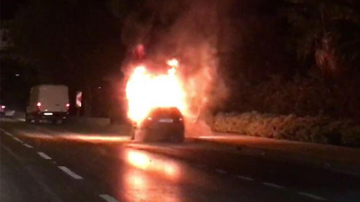 İzmir'de seyir halindeki otomobil yandı