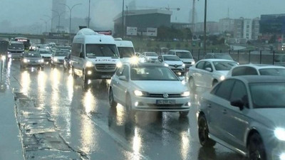 İstanbul'da kar yağışı trafiği etkiledi: Yoğunluk yüzde 80'i aştı