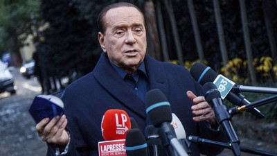 Berlusconi, cumhurbaşkanlığı adaylığını geri çekti