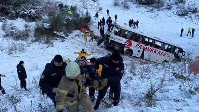 İstanbul'da yolcu otobüsü kaza yaptı: Üç ölü, dokuzu ağır 17 yaralı