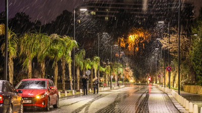 Antalya’ya 29 yıl sonra kar yağdı