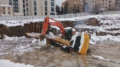 İstanbul’da kepçe suya gömüldü: Operatör yaşamını yitirdi