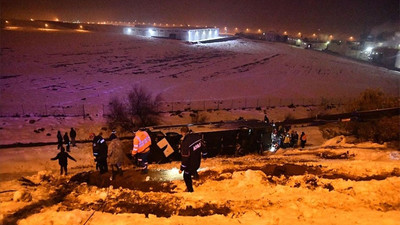 Antep'te yolcu otobüsü devrildi: 28 yaralı