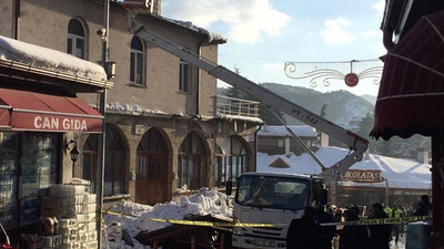 Caminin sundurması namazdan çıkanların üstüne düştü: 5 yaralı