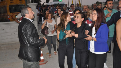 Tuğluk'un annesinin cenazesine ırkçı saldırı: Cenaze mezardan çıkarıldı