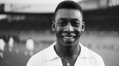 Pele'nin ilk futbolcu kartı rekor bedelle satıldı