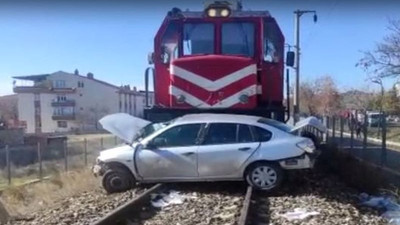 Ankara'da hemzemin geçitte tren kazası: Ölü ve yaralılar var