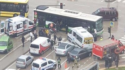 Hatalı dönüş yapan öğrenci servisi halk otobüsü ile çarpıştı: 7 yaralı