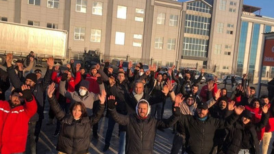 Soğuk havaya rağmen direnen Migros depo işçileri: Bıçak kemikte