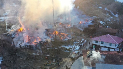 Kastamonu'da yangın: 15 ev tamamen yandı