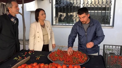 Pazarcılık yapan felsefe öğretmeni özetledi: Gençler yurt dışına mecbur bırakılıyor