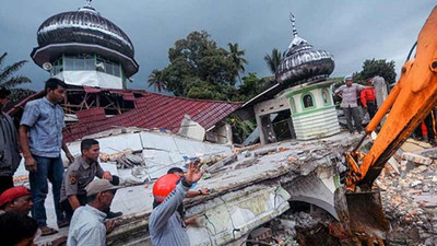 Endonezya’da 6,2’lik deprem: 8 ölü, 86 yaralı