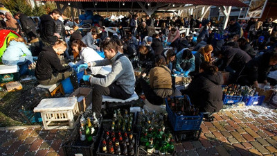 Ukrayna'nın Slovakya sınırında yüzlerce kişi molotof kokteyli hazırlıyor