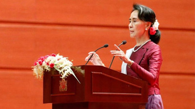 Myanmar lideri Arakan'daki hak ihlallerini kınadı