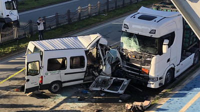 Rize'de okul servisi tıra çarptı: 1 ölü, 13 yaralı