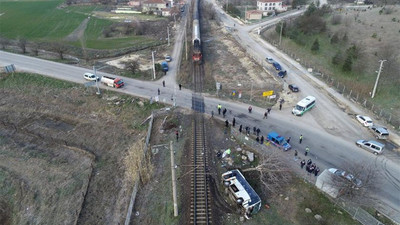 Kırklareli'nde yük treni işçi servisine çarptı: 27 yaralı