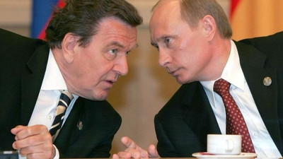 Gerhard Schröder barış için Putin’le görüşmeye gitti