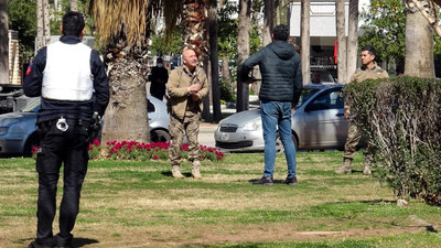 Görevinden uzaklaştırılan özel harekat polisi eşinin silahını alıp parkta ateş açtı