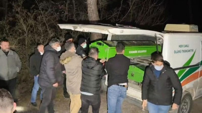 'Telefonlarımızdaki notlara bakın' diyen iki öğrenci ağaca asılı bulundu