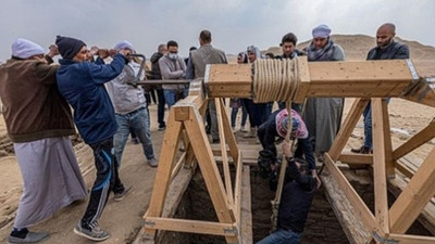 Mısır'da firavunlar dönemine ait 5 mezar bulundu