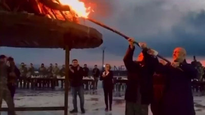 SDG, ABD Dışişleri Bakanlığı temsilcisiyle Haseke'de Newroz meşalesini yaktı