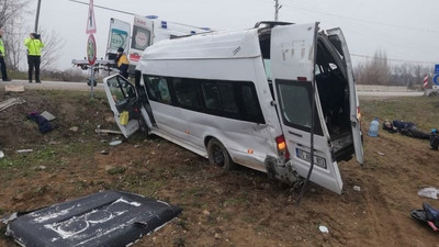 Amasya'da tarım işçilerini taşıyan minibüs devrildi: 17 yaralı