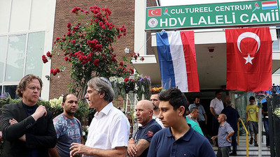 Irkçı Pegida örgütünden iftar saatinde camilerin önünde domuz etli mangal partisi