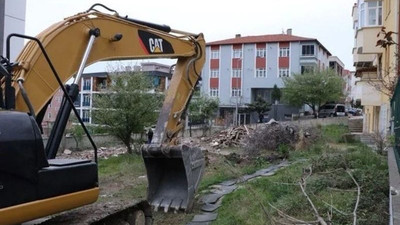 Hem yanlış binayı yıktı hem yıkım masrafını istedi