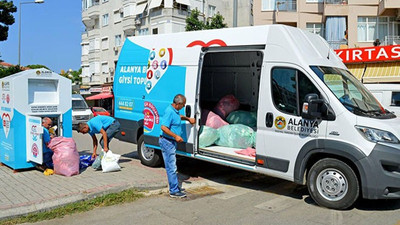 MHP'li belediye giysi kumbarasında toplanan ikinci el kıyafetler ihaleyle sattı