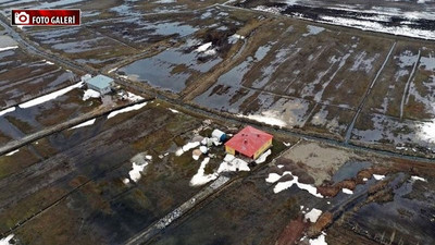 Hakkari'de dere taştı, ova ve evler su altında kaldı