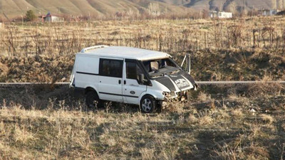 Bitlis'te içinde göçmenlerin bulunduğu minibüs kaza yaptı: 4 ölü, 25 yaralı