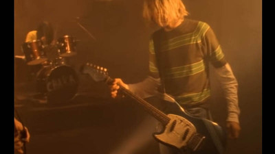 Kurt Cobain'in Smells Like Teen Spirit'in klibinde çaldığı gitar müzayedeye çıkıyor